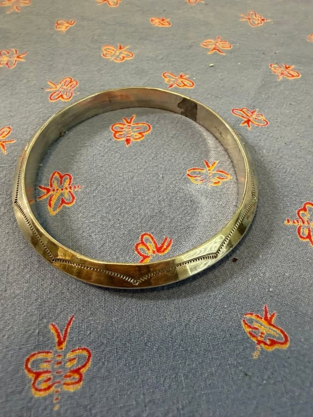 Vintage Faceted Sterling Silver Bangle Bracelet (CCC33)